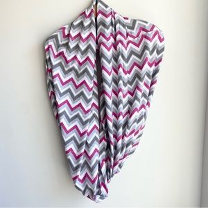 Nursing scarf infinity Itsy Ritzy
